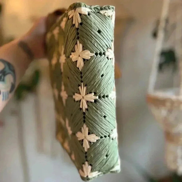 Boho Handwoven Green Straw Crossbody Bag - 9x9 Square Raffia Purse Like New - Picture 7 of 10